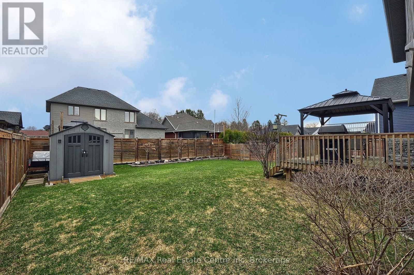 82 CURTIS STREET SOUTH Image 40