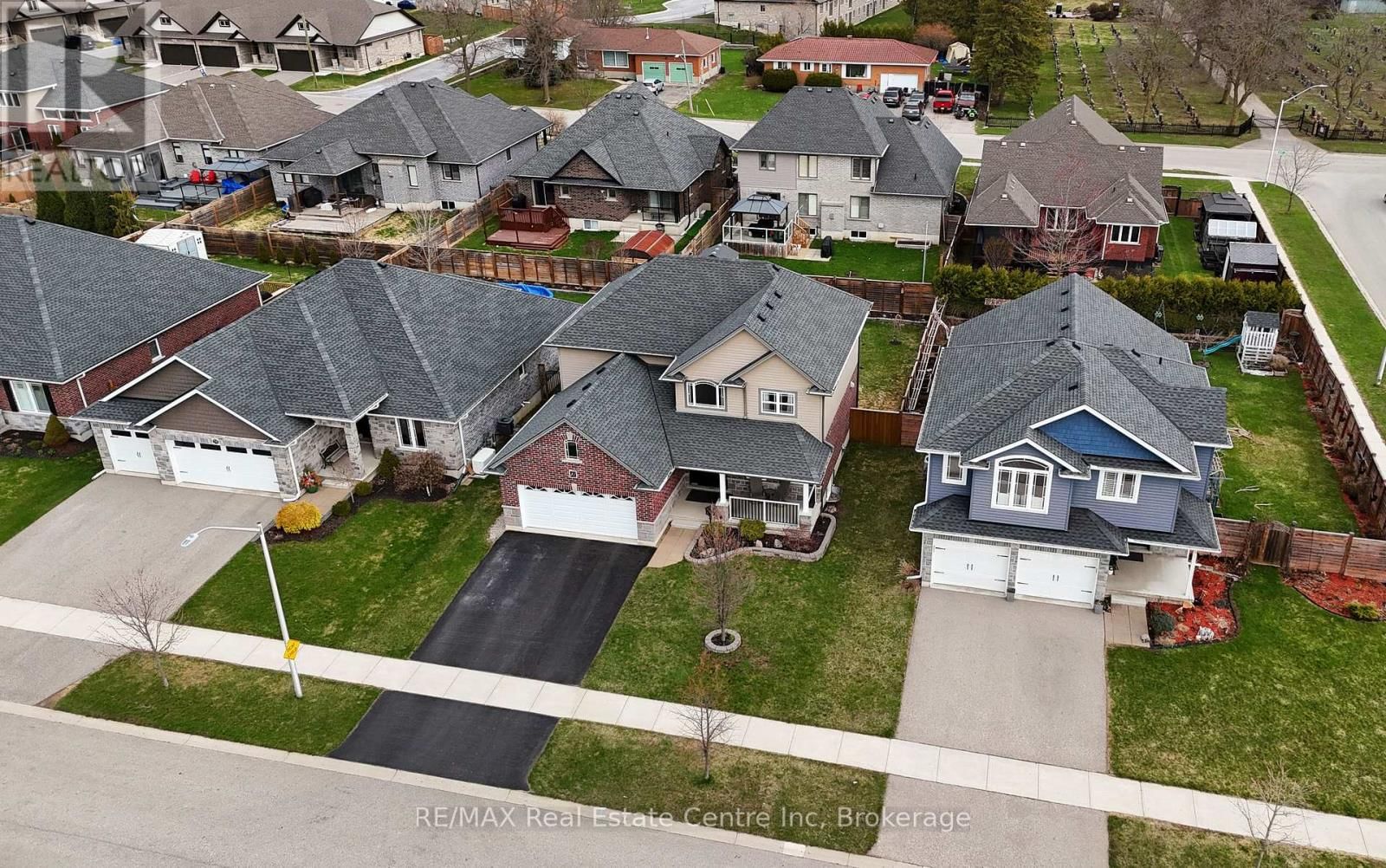 82 CURTIS STREET SOUTH Image 46