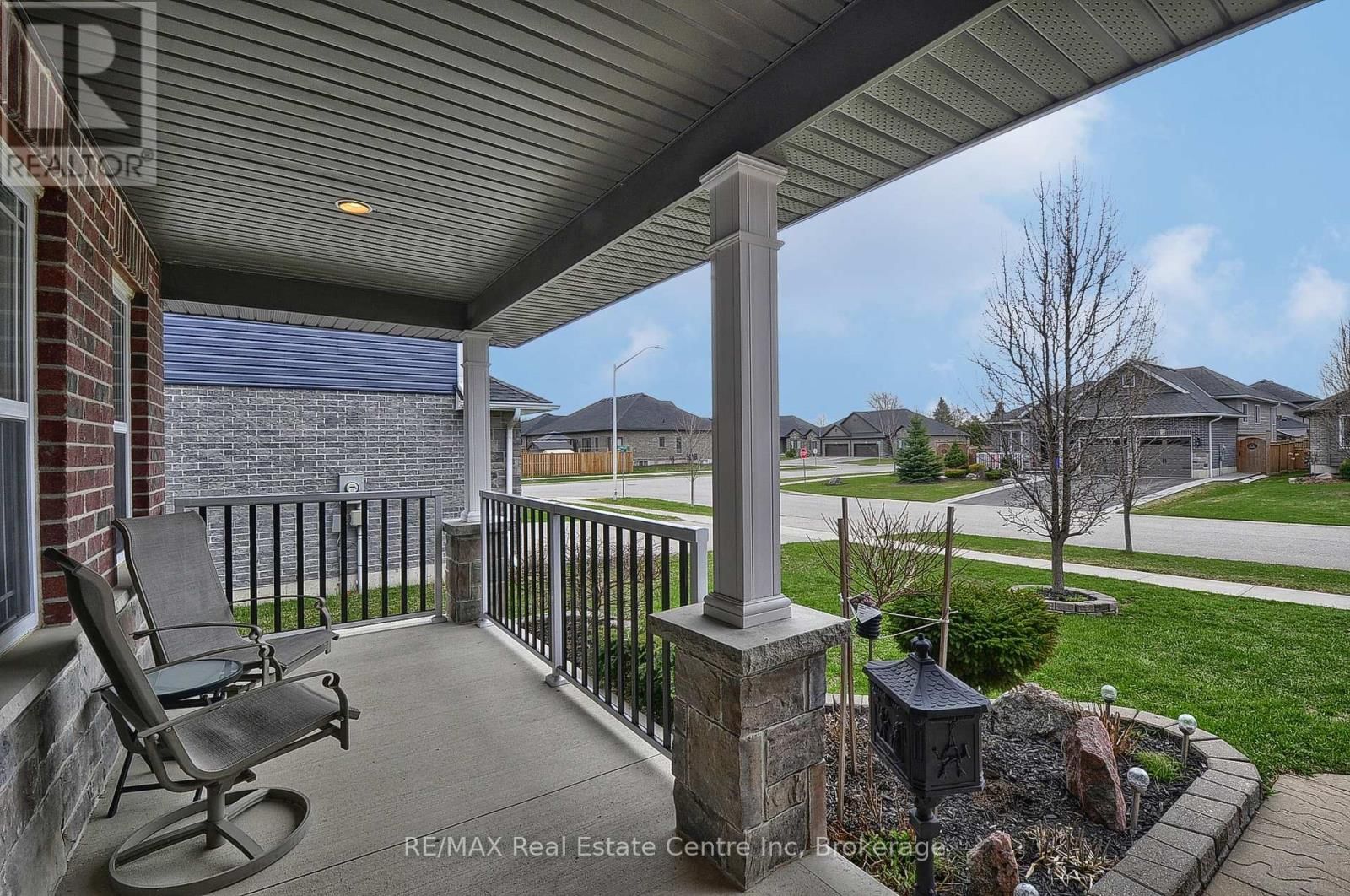 82 CURTIS STREET SOUTH Image 5