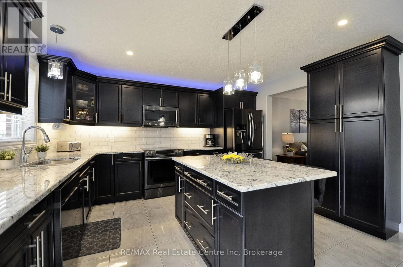 82 CURTIS STREET SOUTH Image 9