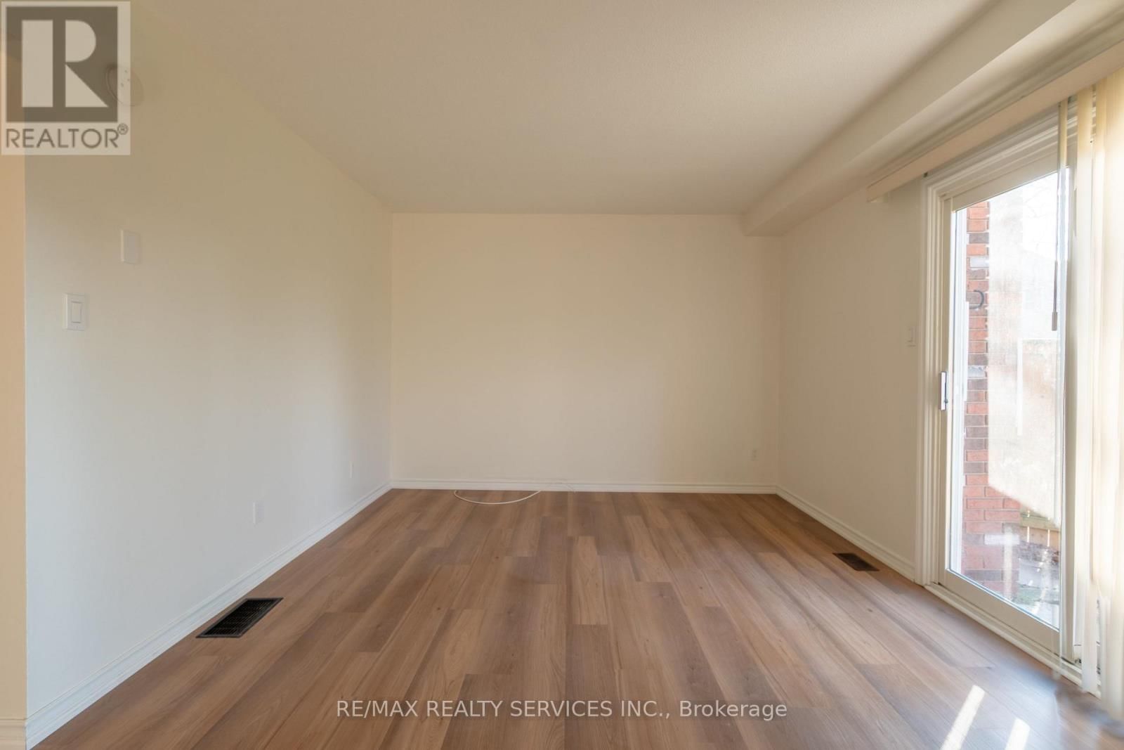 176 - 100 BROWNLEIGH AVENUE Image 12