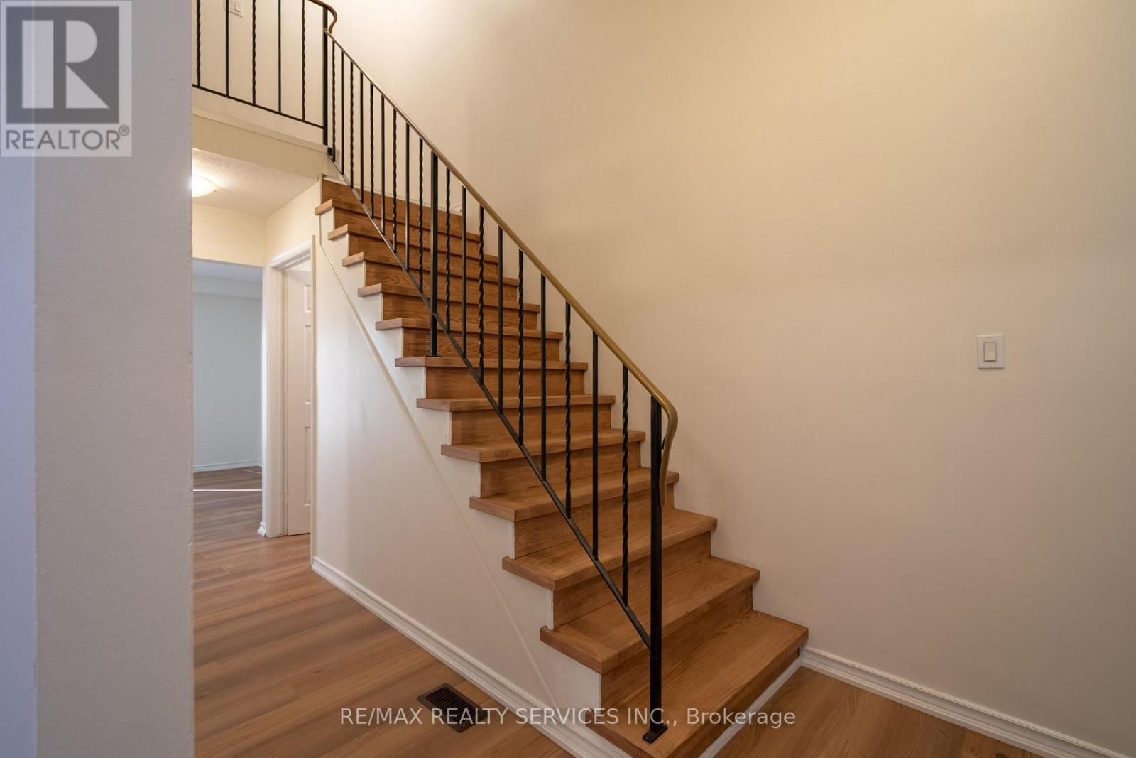 176 - 100 BROWNLEIGH AVENUE Image 14