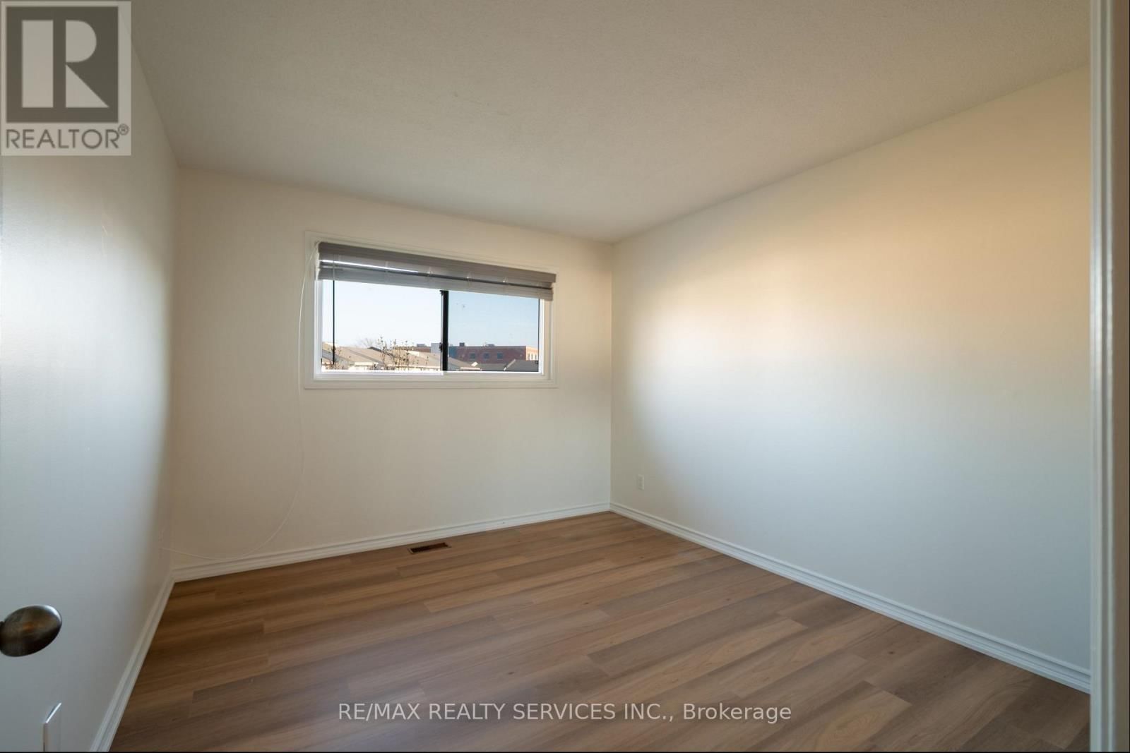 176 - 100 BROWNLEIGH AVENUE Image 18