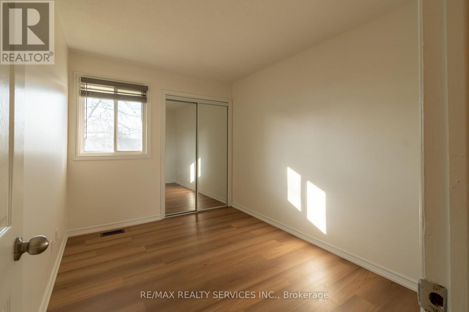 176 - 100 BROWNLEIGH AVENUE Image 20