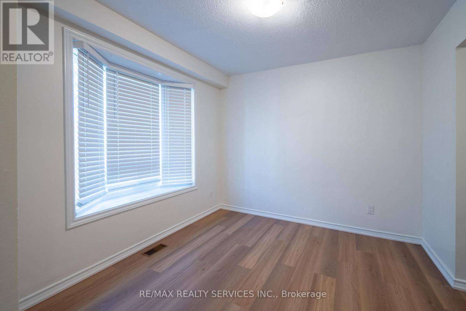 176 - 100 BROWNLEIGH AVENUE Image 5