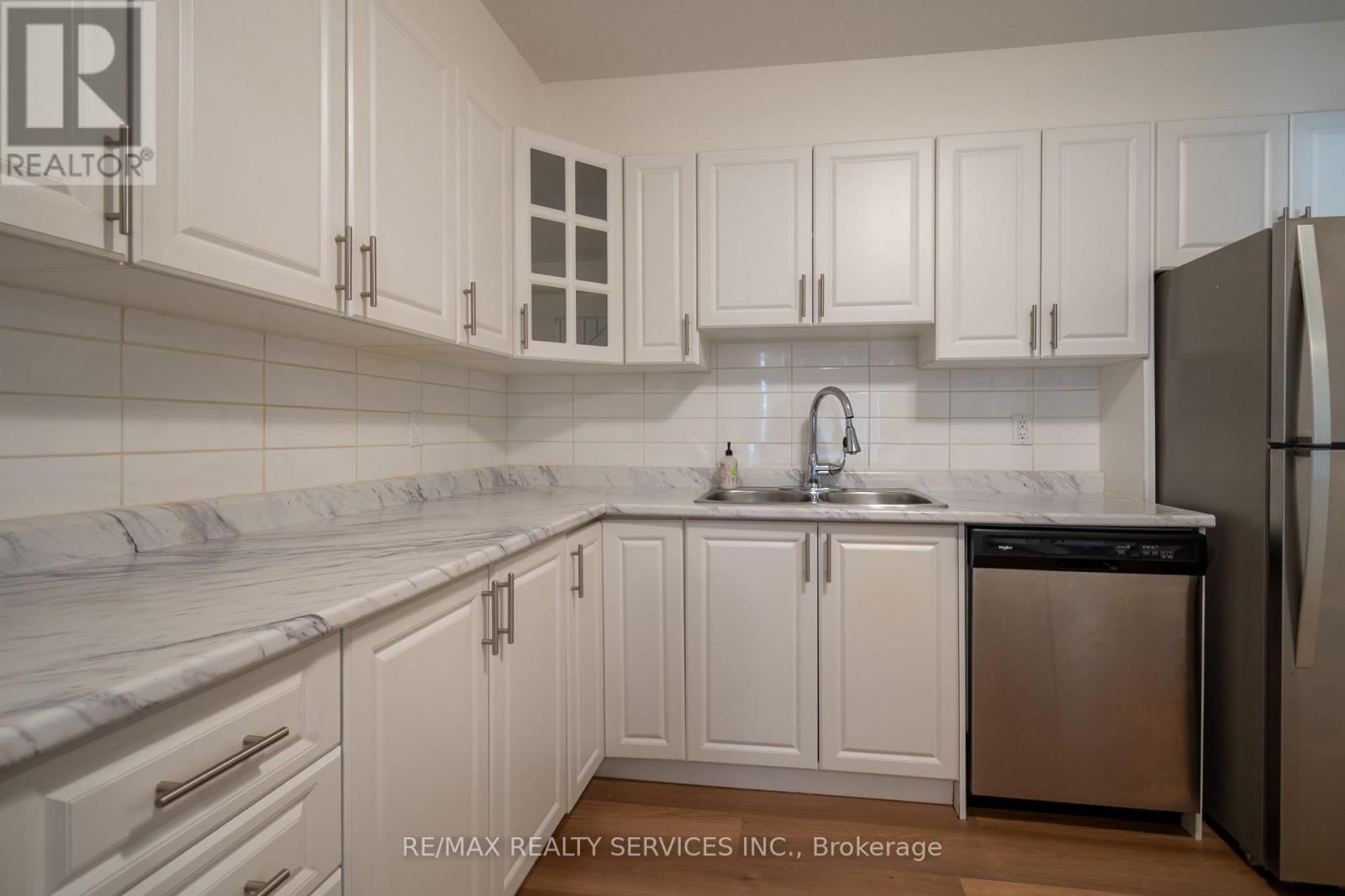 176 - 100 BROWNLEIGH AVENUE Image 9