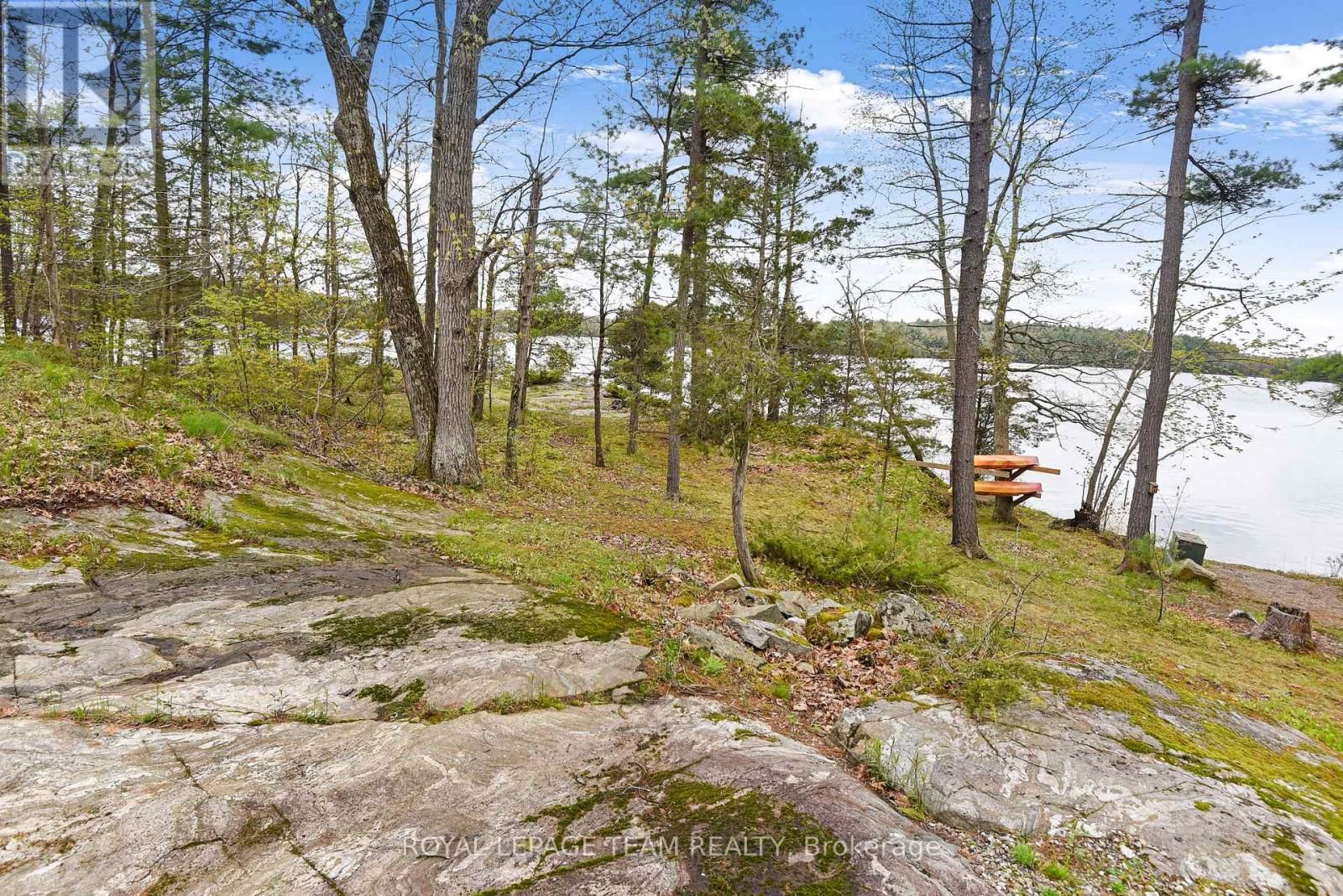 964 SPRUCE LANE Image 10