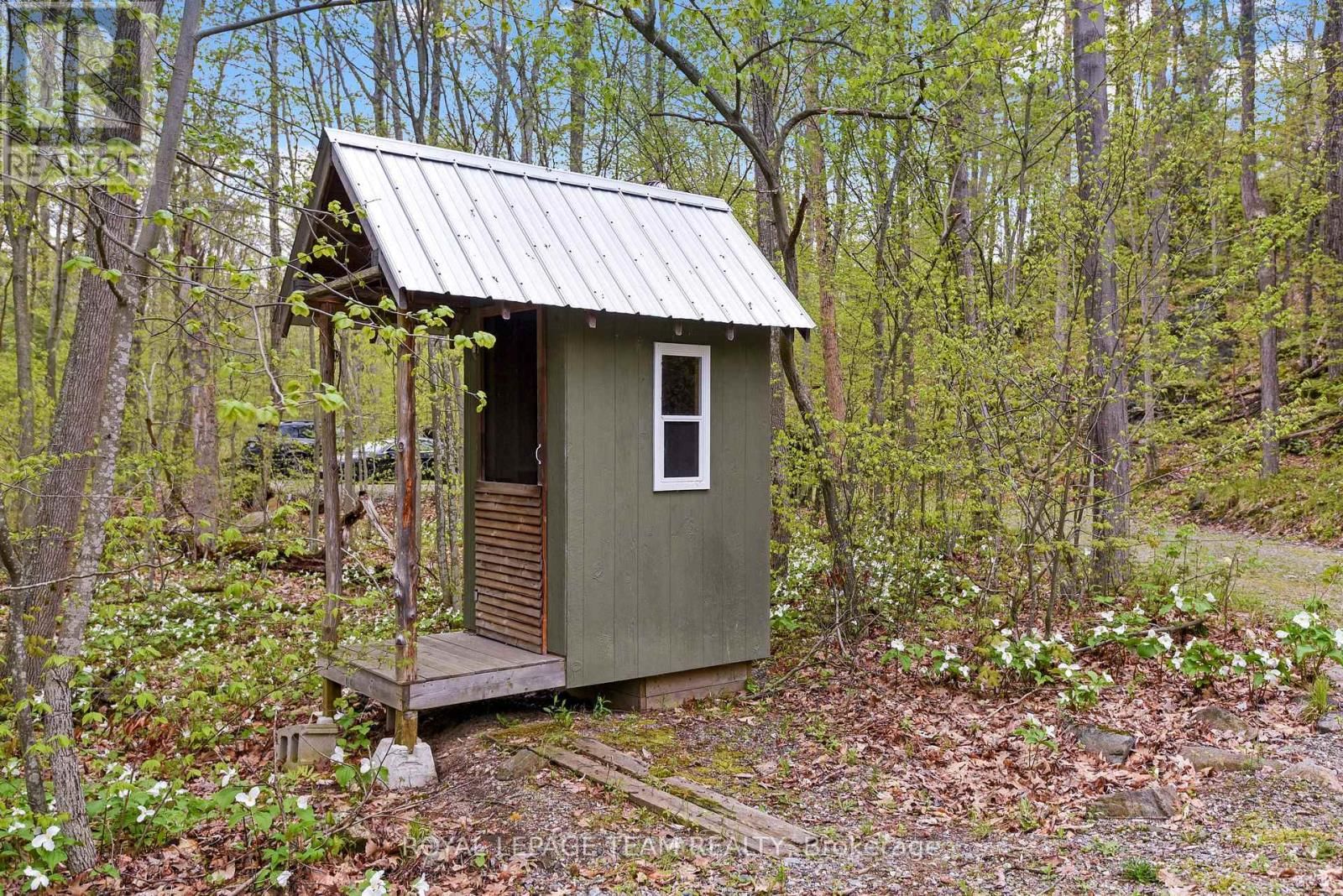 964 SPRUCE LANE Image 44