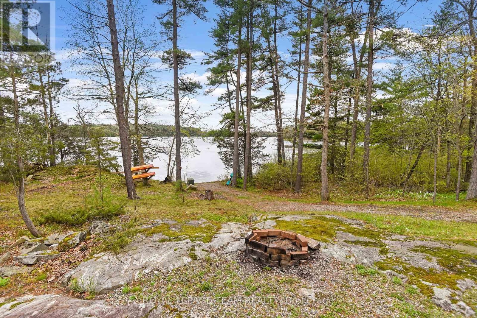 964 SPRUCE LANE Image 9