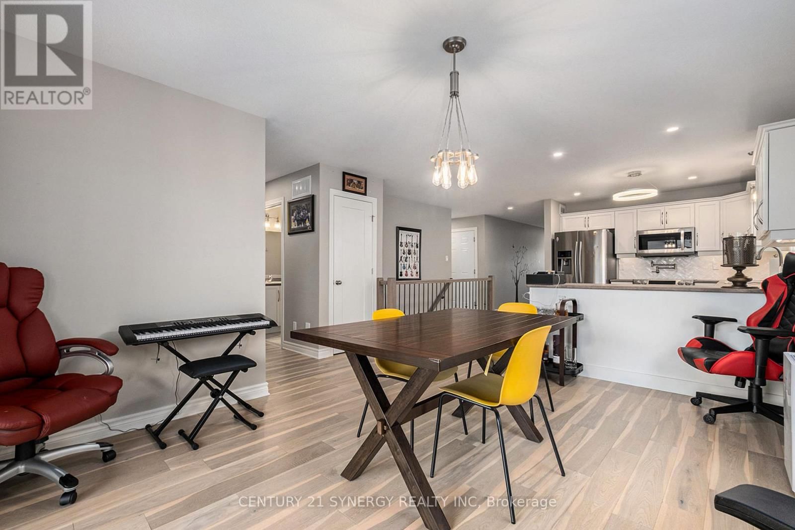 457 HONEYBORNE STREET Image 13