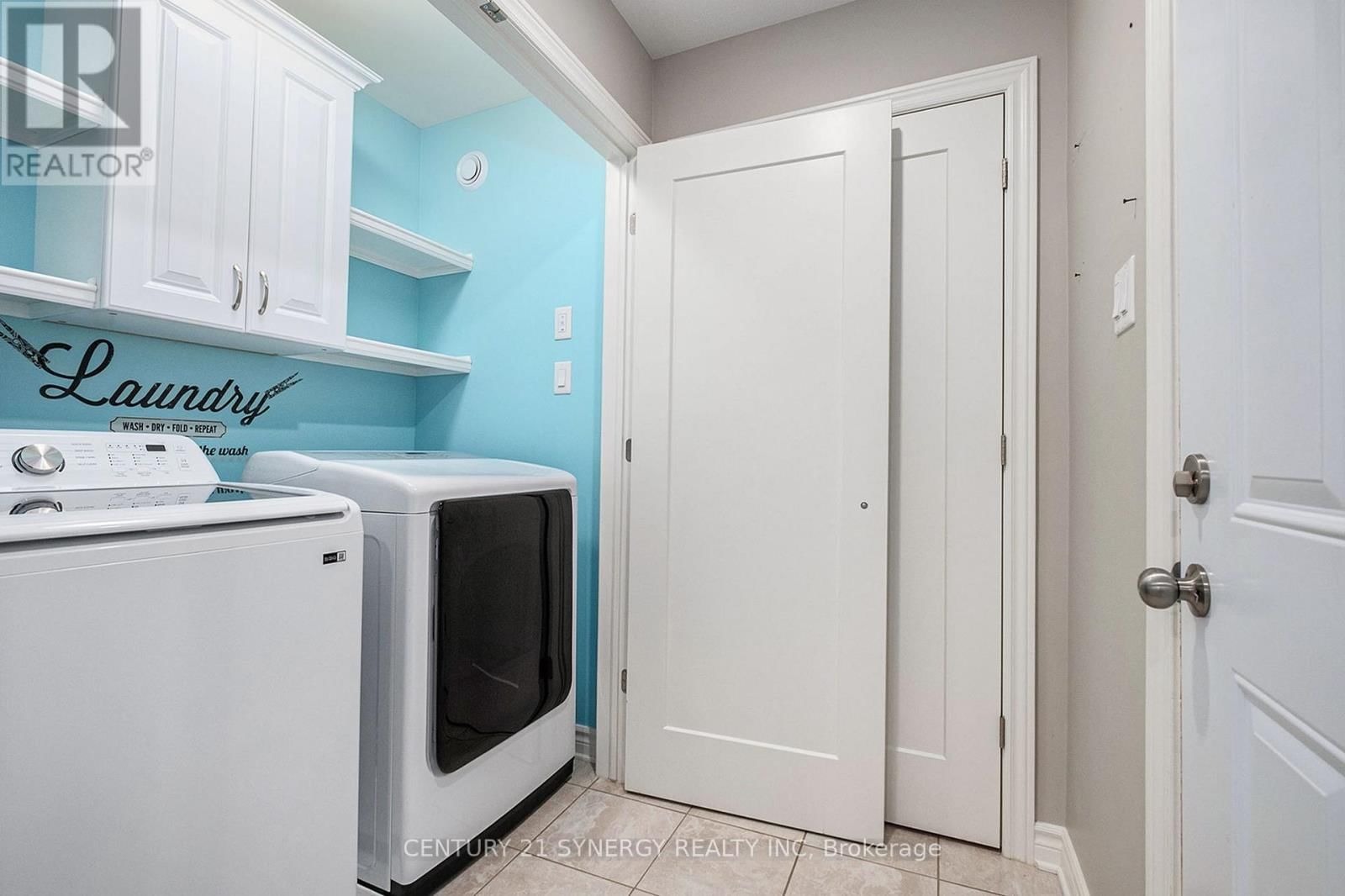 457 HONEYBORNE STREET Image 17