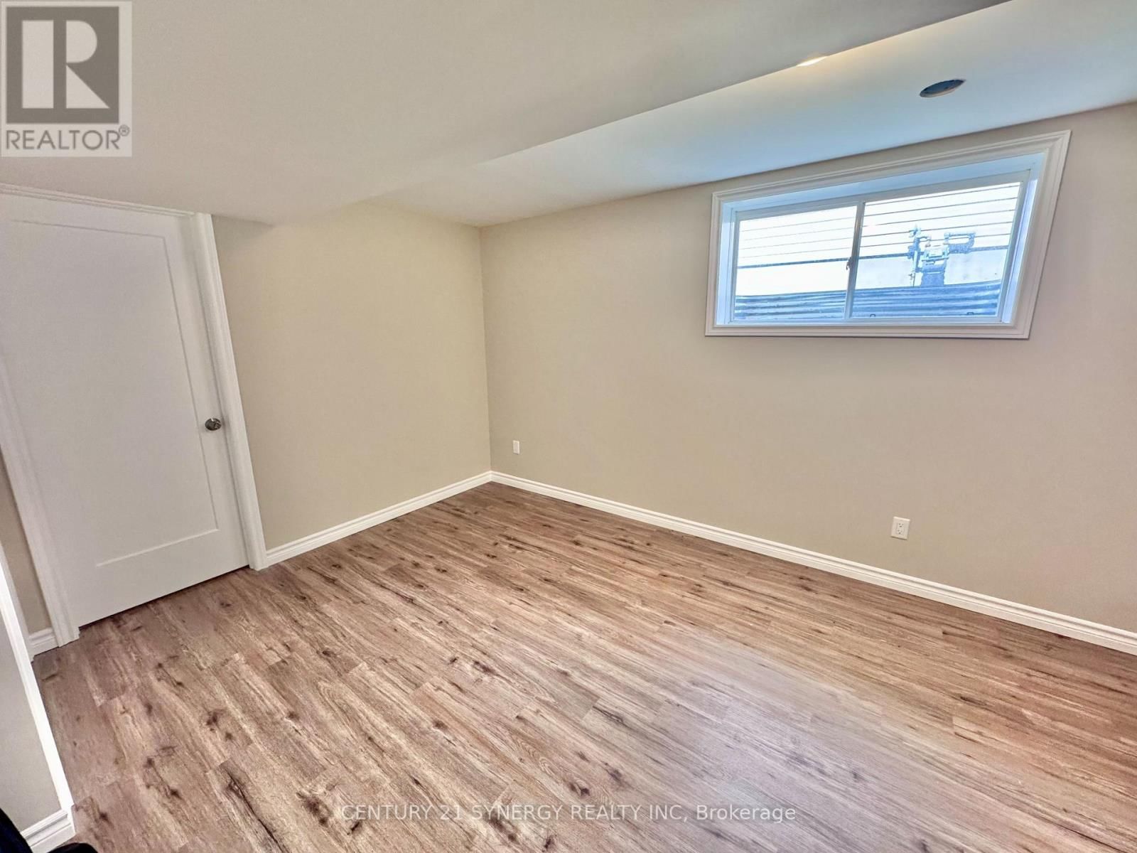 457 HONEYBORNE STREET Image 23