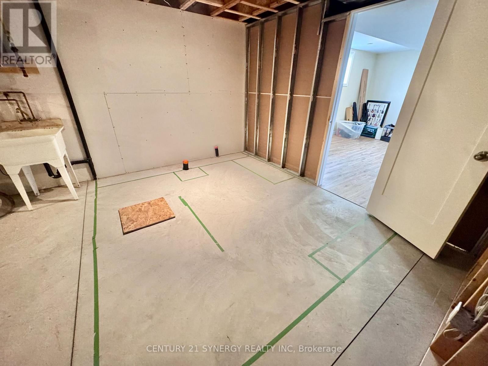 457 HONEYBORNE STREET Image 26