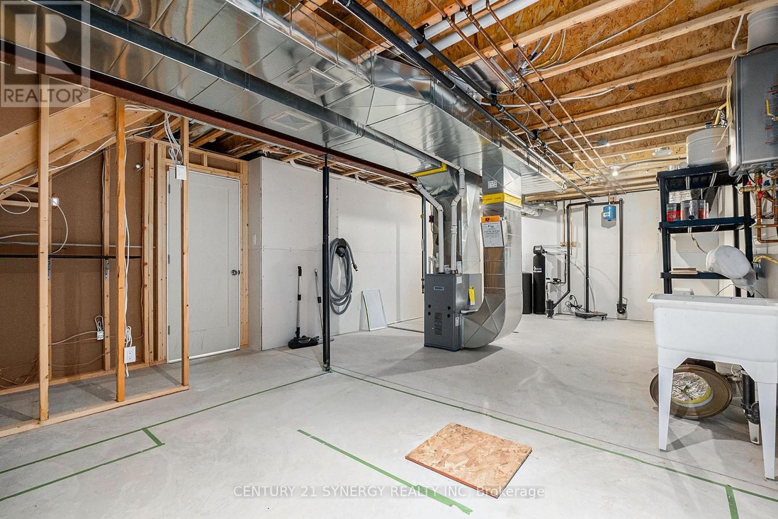 457 HONEYBORNE STREET Image 27