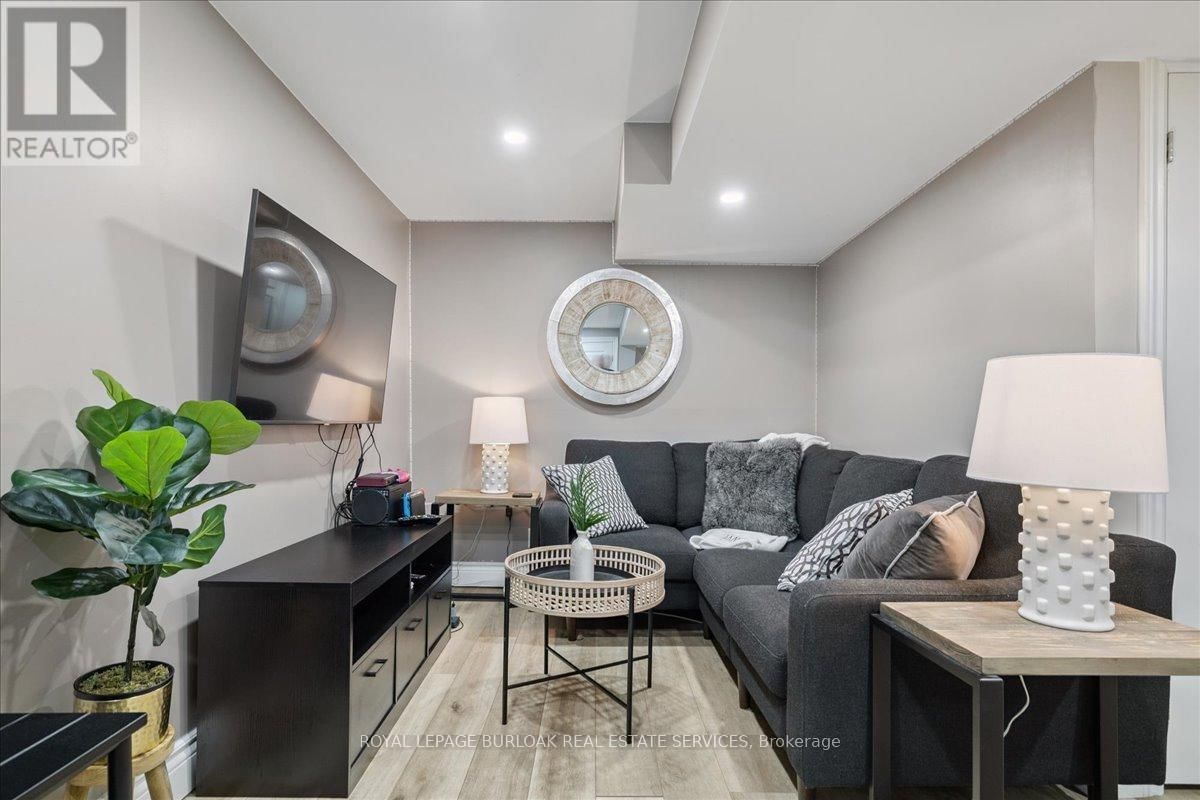 44 SUNVALE PLACE Image 37