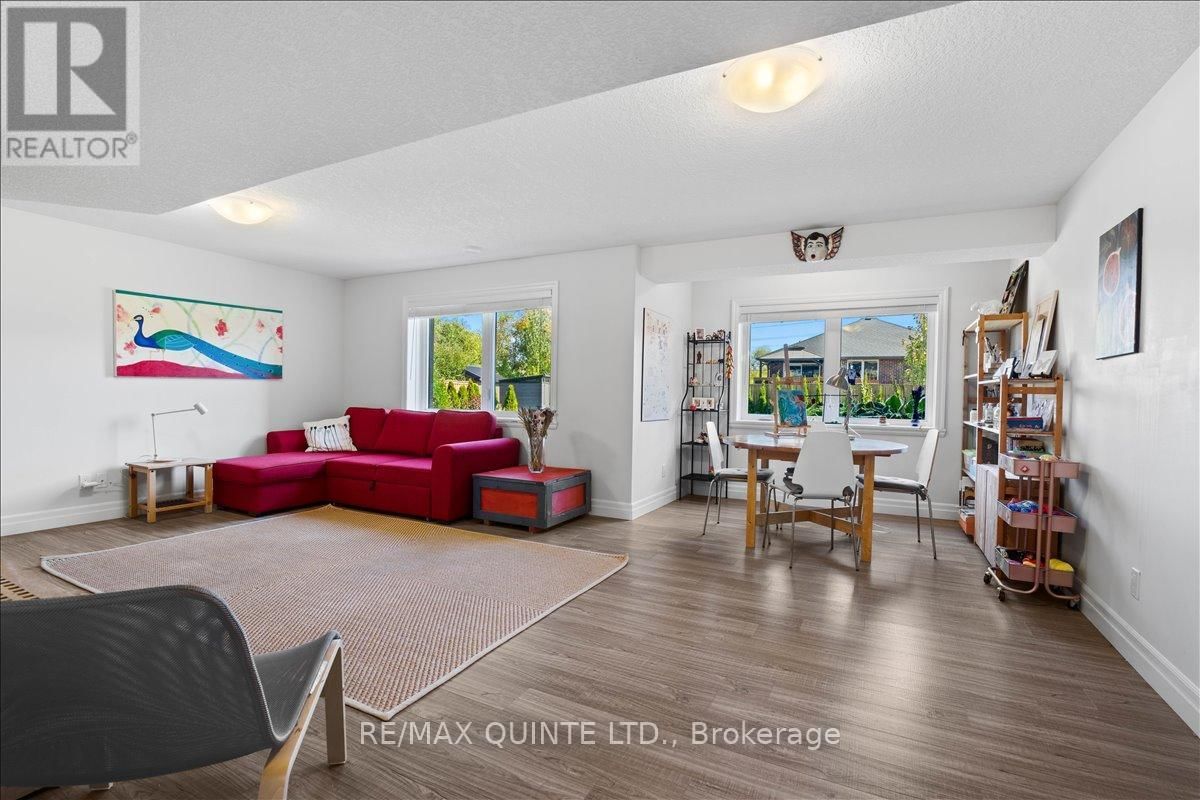 6 GRANBY COURT Image 24