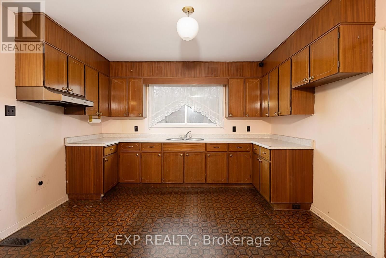 1109 SPRUCEDALE ROAD Image 12