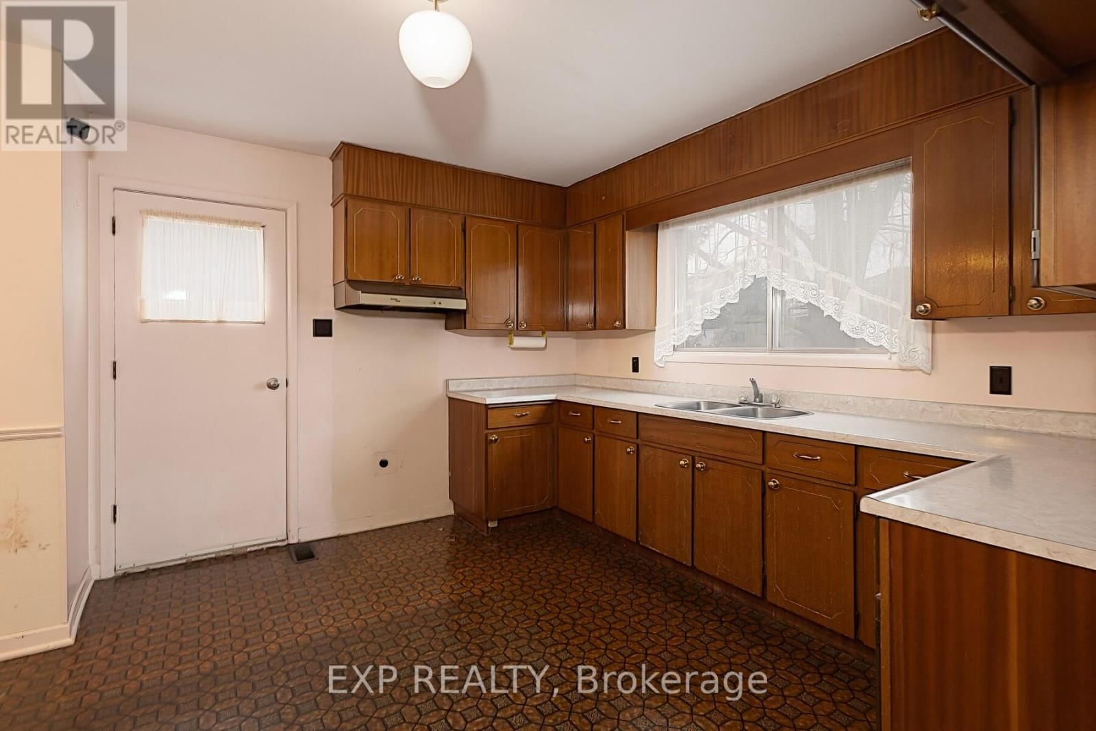 1109 SPRUCEDALE ROAD Image 13