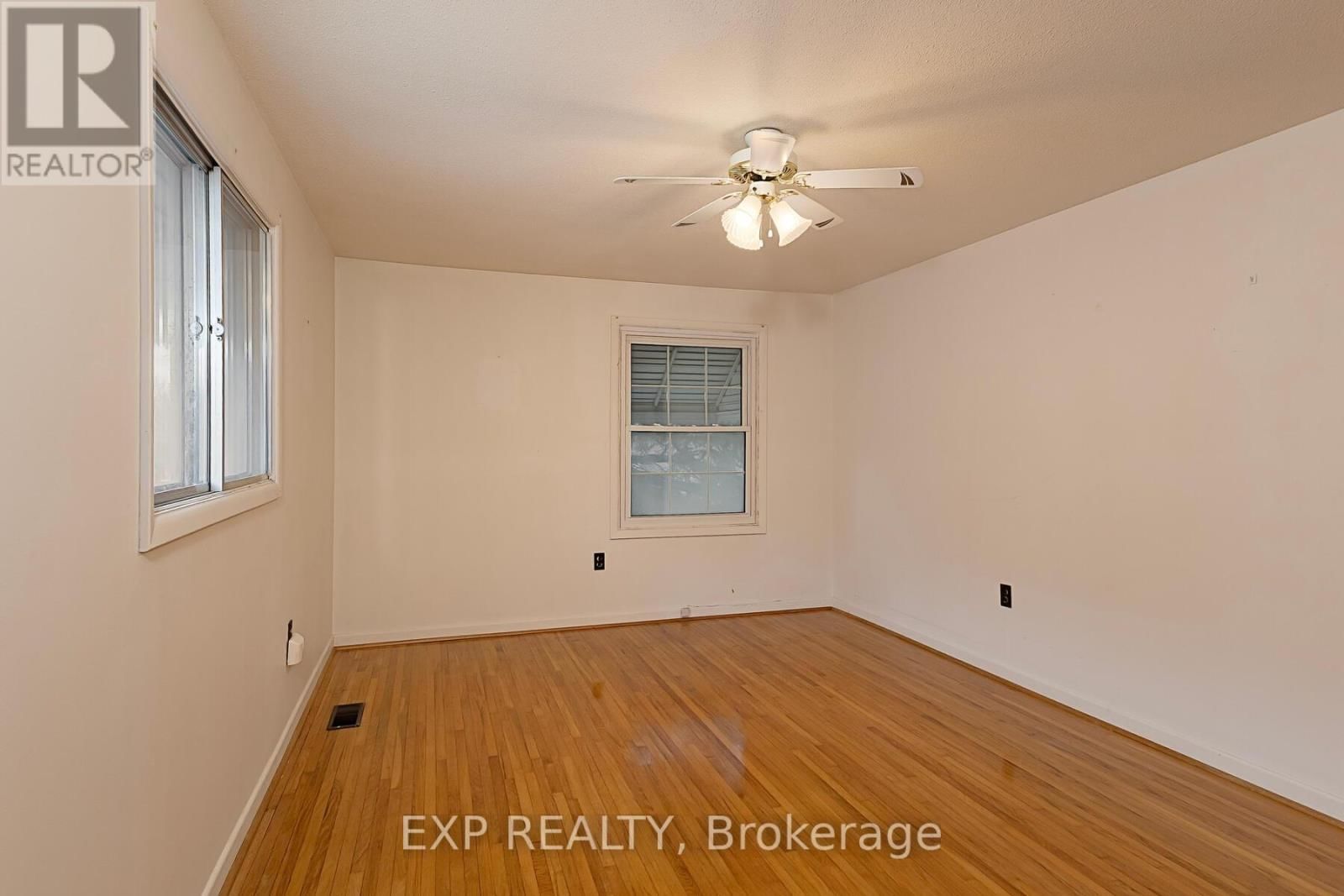 1109 SPRUCEDALE ROAD Image 26