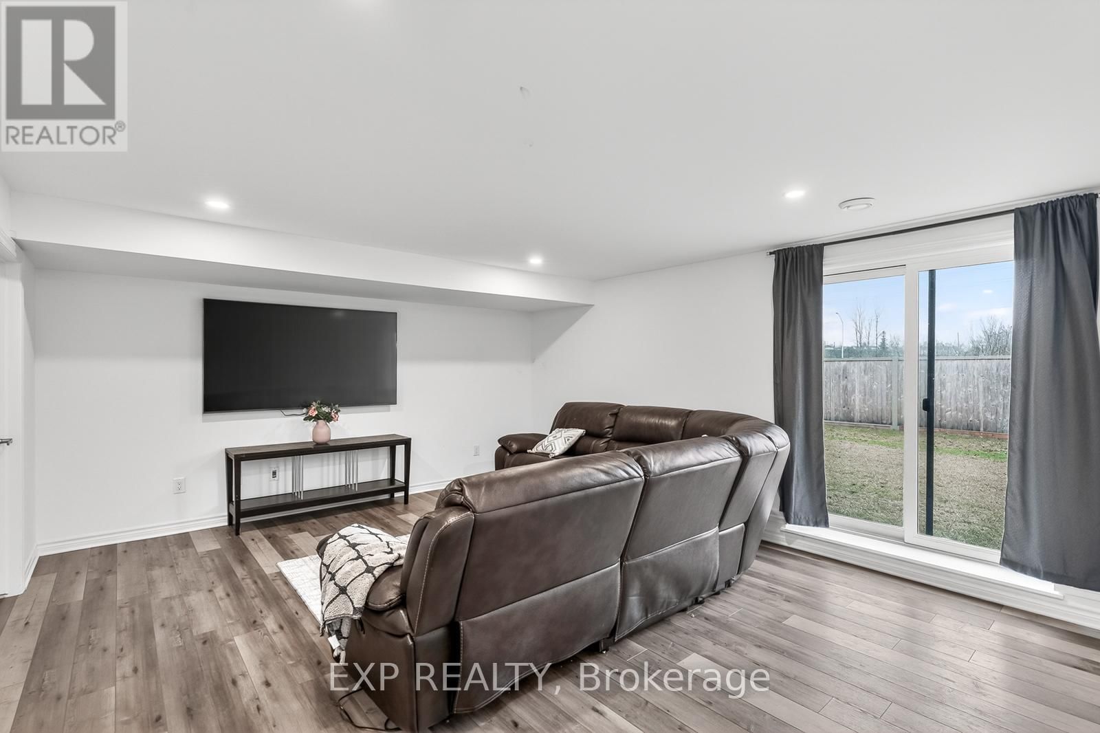 501 ENCLAVE LANE Image 32