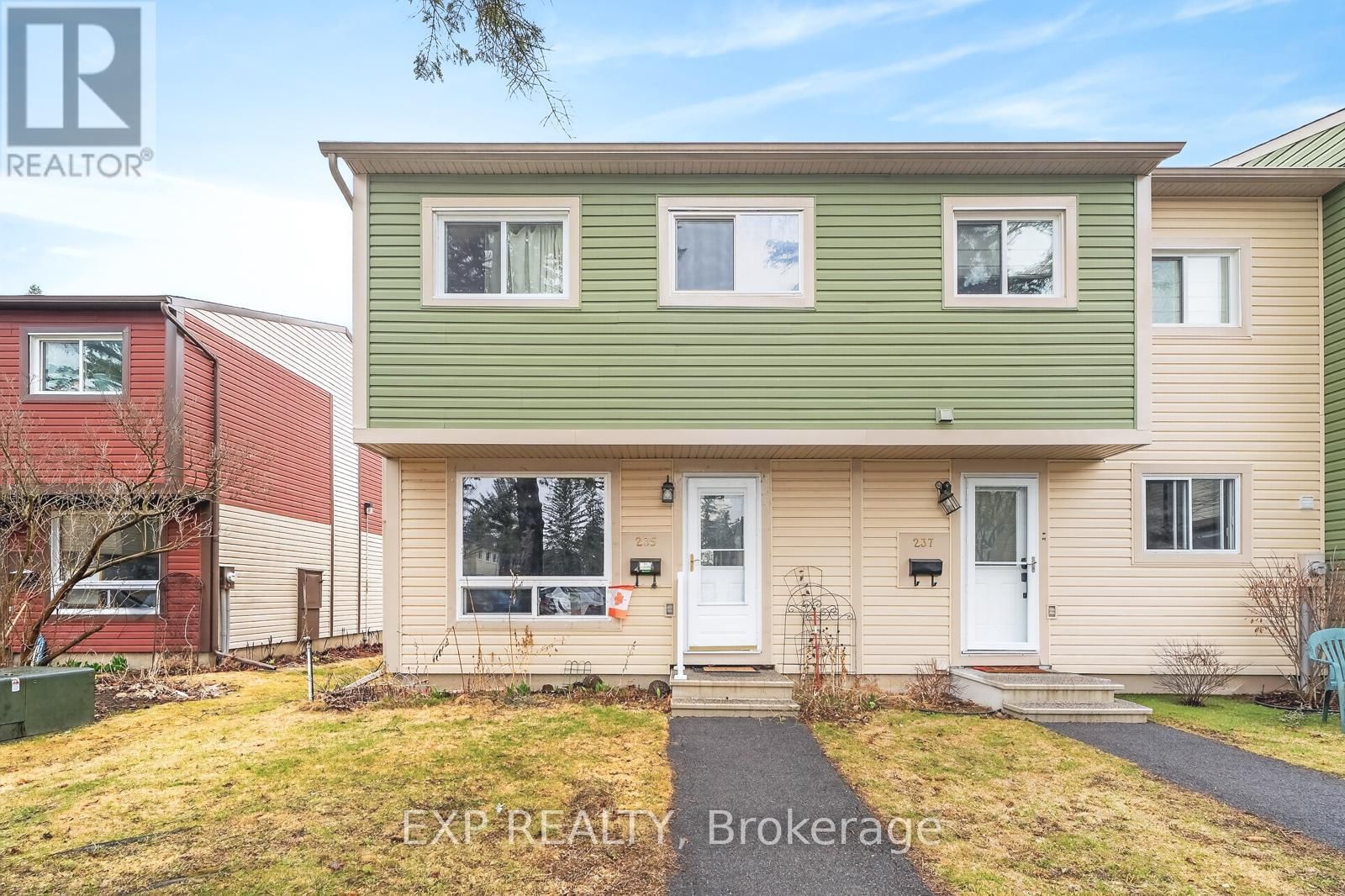 235 TEAL CRESCENT Image 1