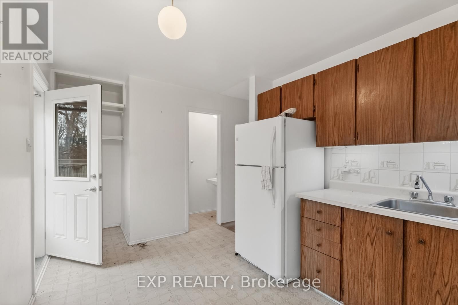 235 TEAL CRESCENT Image 12