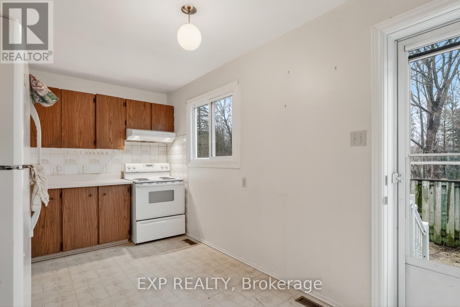 235 TEAL CRESCENT Image 9