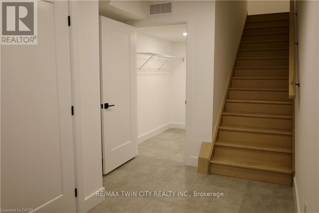 17 - 4255 LISMER LANE Image 2