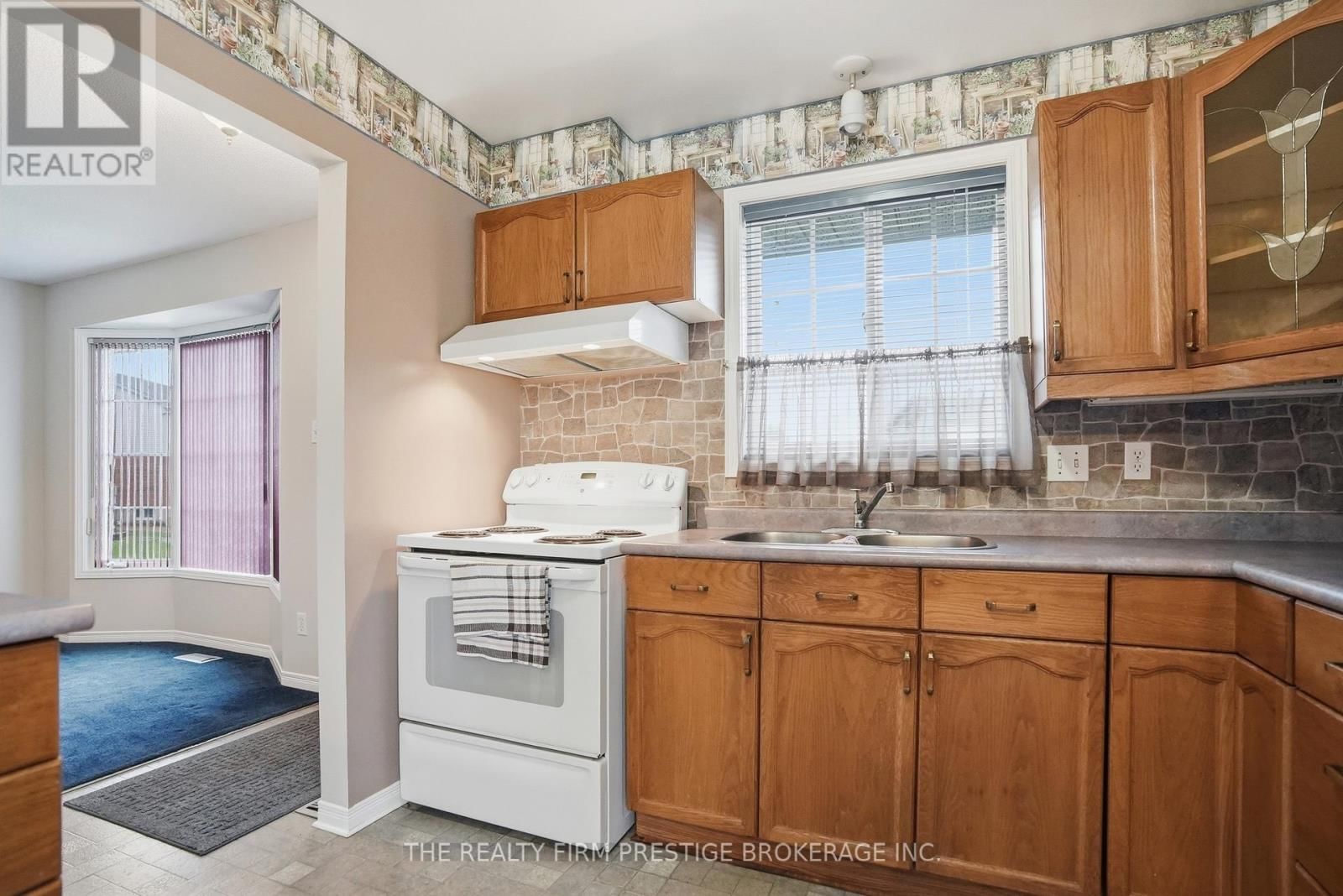 277 FLEMING DRIVE Image 8