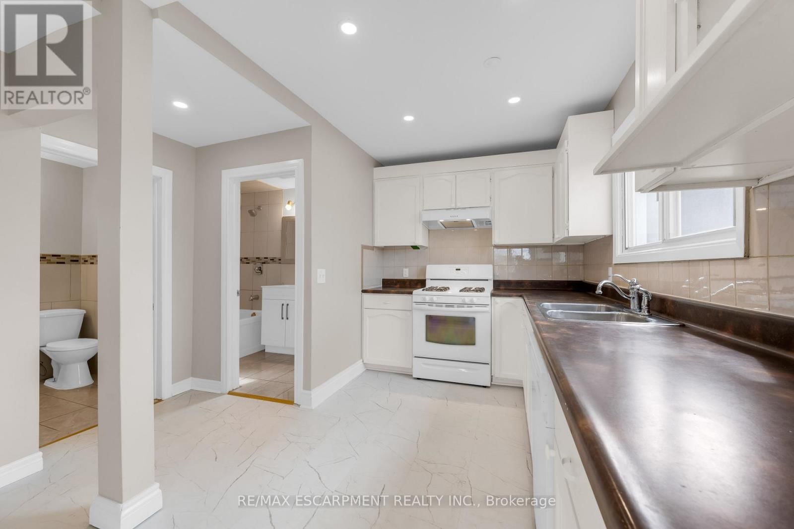 180 MEAD AVENUE Image 12