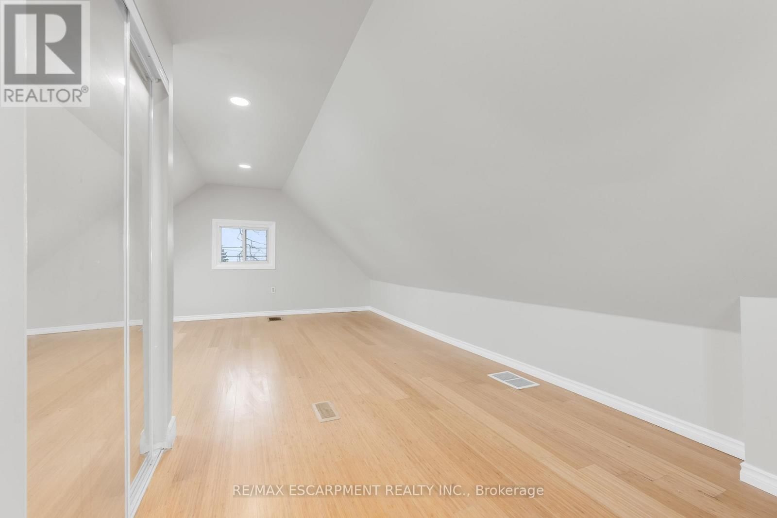 180 MEAD AVENUE Image 18