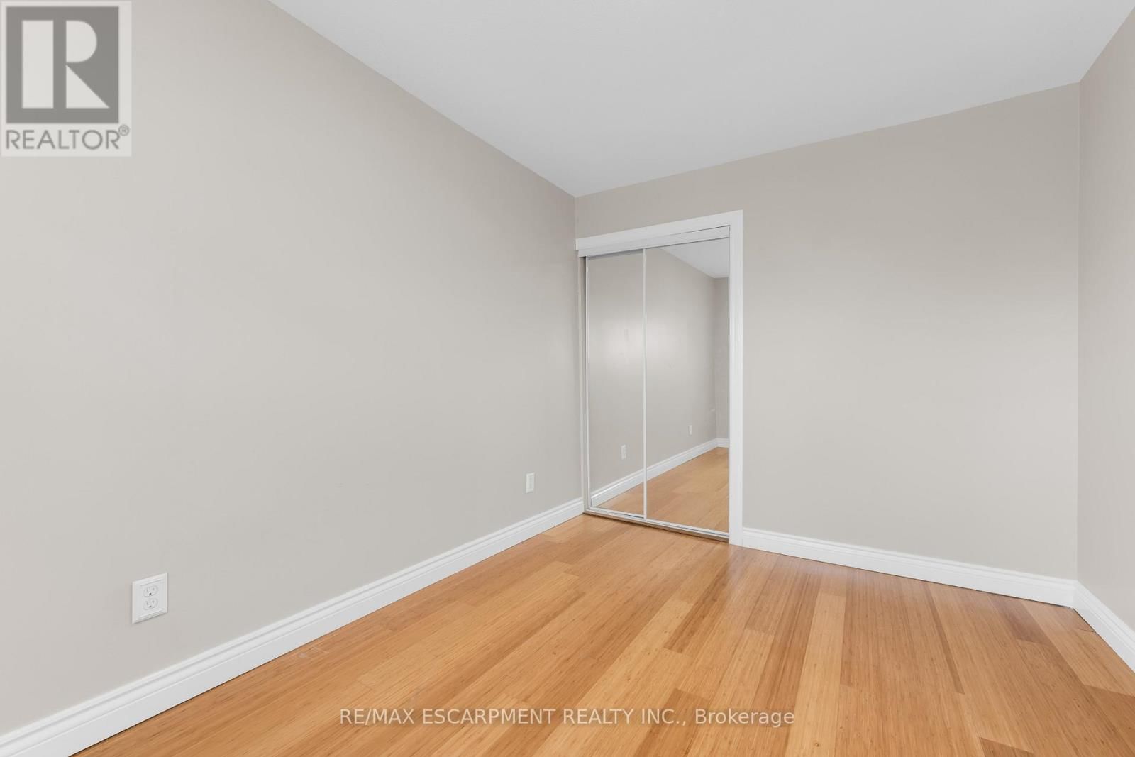 180 MEAD AVENUE Image 8