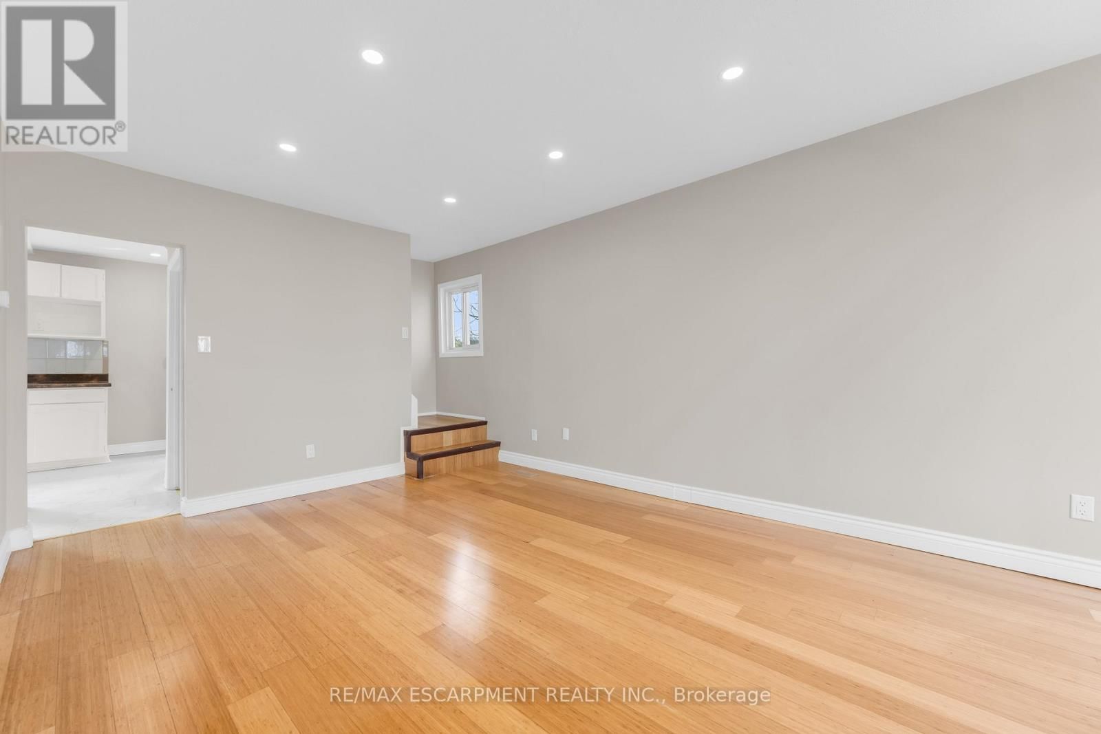 180 MEAD AVENUE Image 9