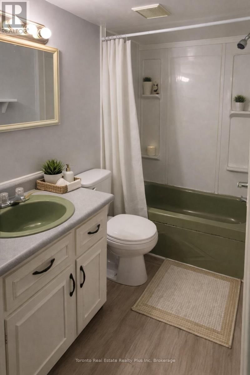 3 - 16 HURON ROAD Image 10