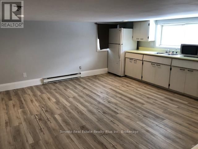 3 - 16 HURON ROAD Image 4