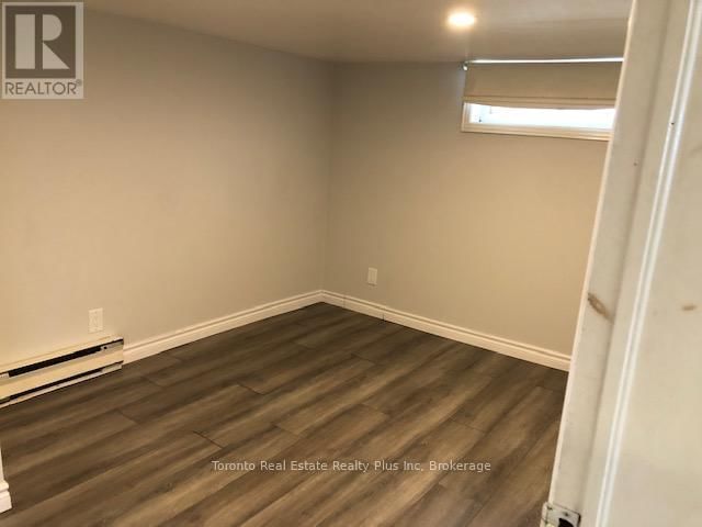 3 - 16 HURON ROAD Image 8