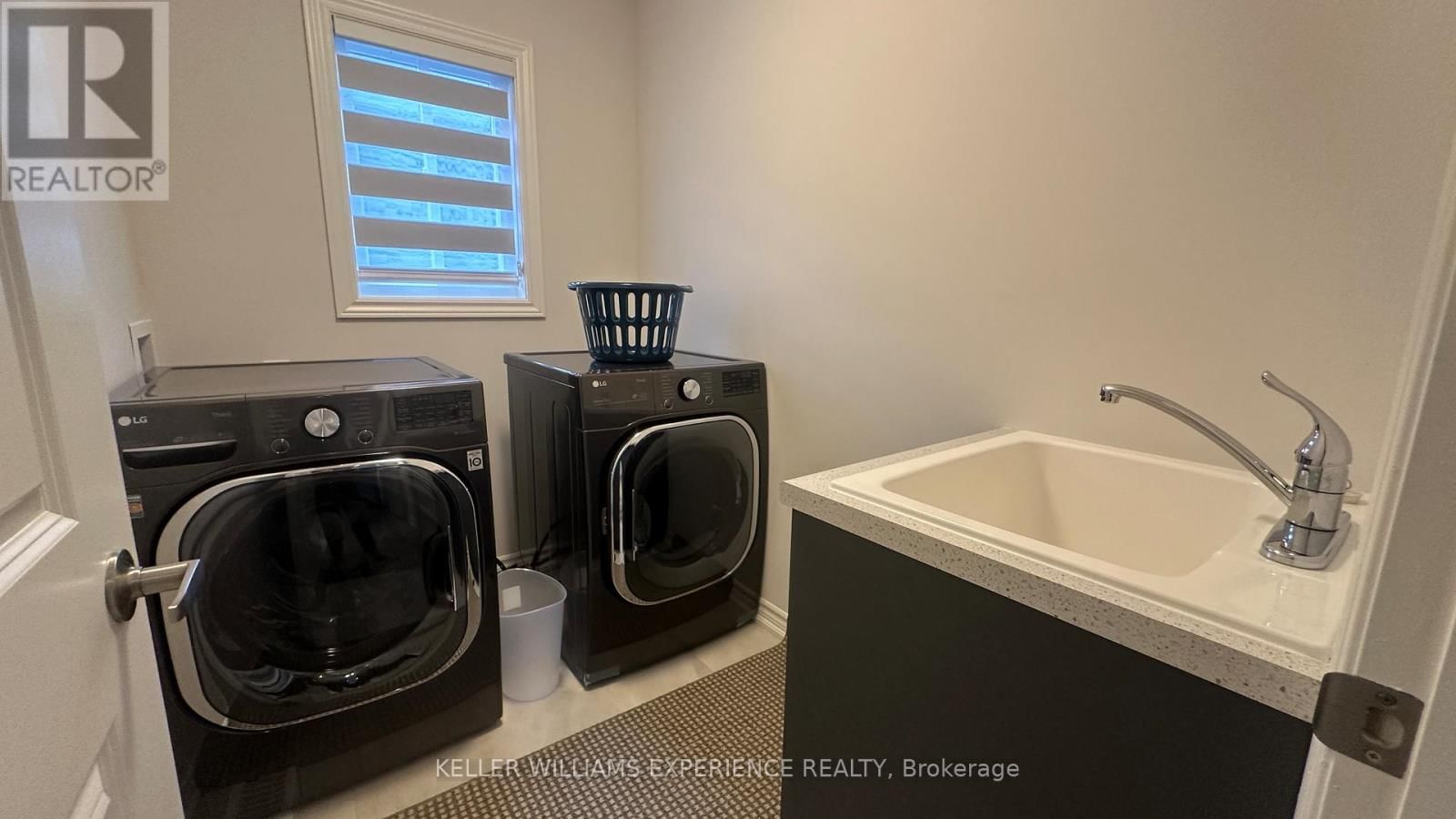 123 SEBASTIAN STREET Image 25