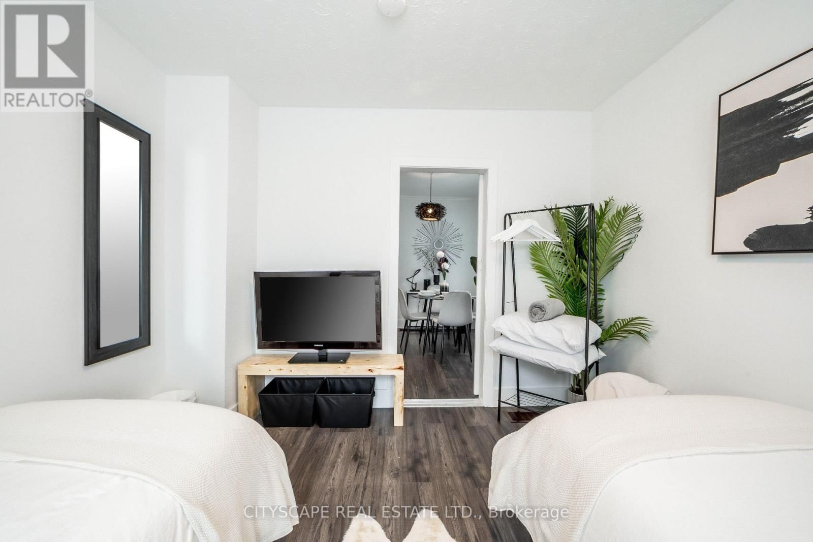 5073 KITCHENER STREET Image 11