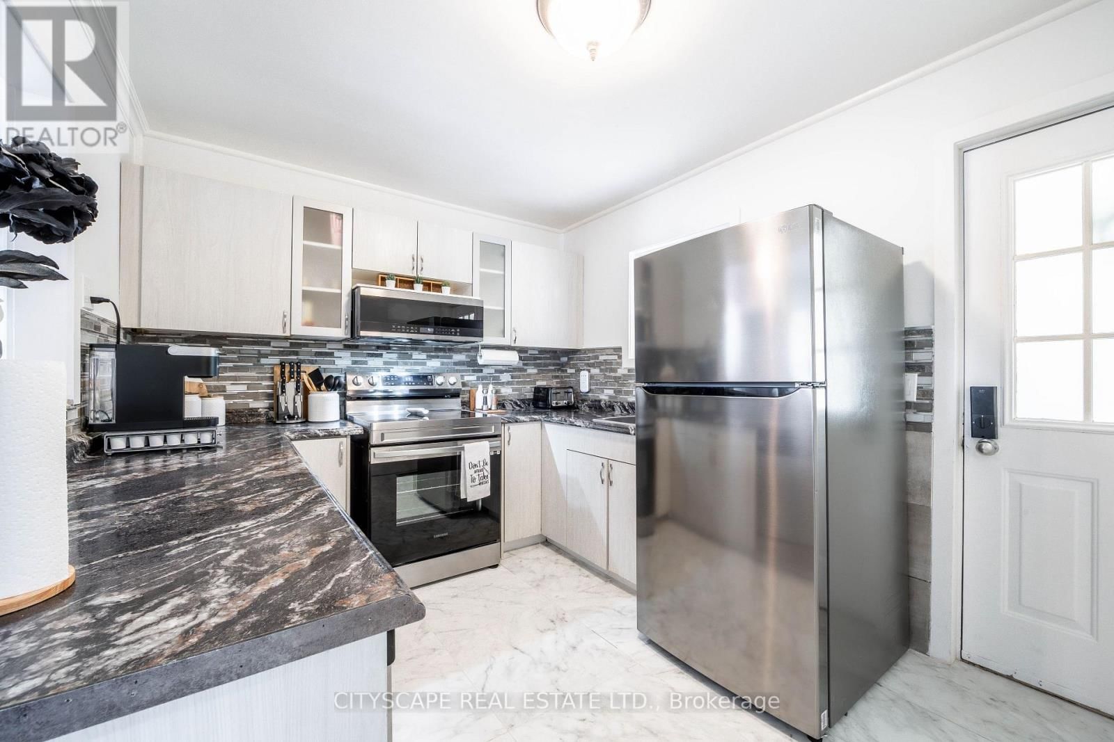 5073 KITCHENER STREET Image 13