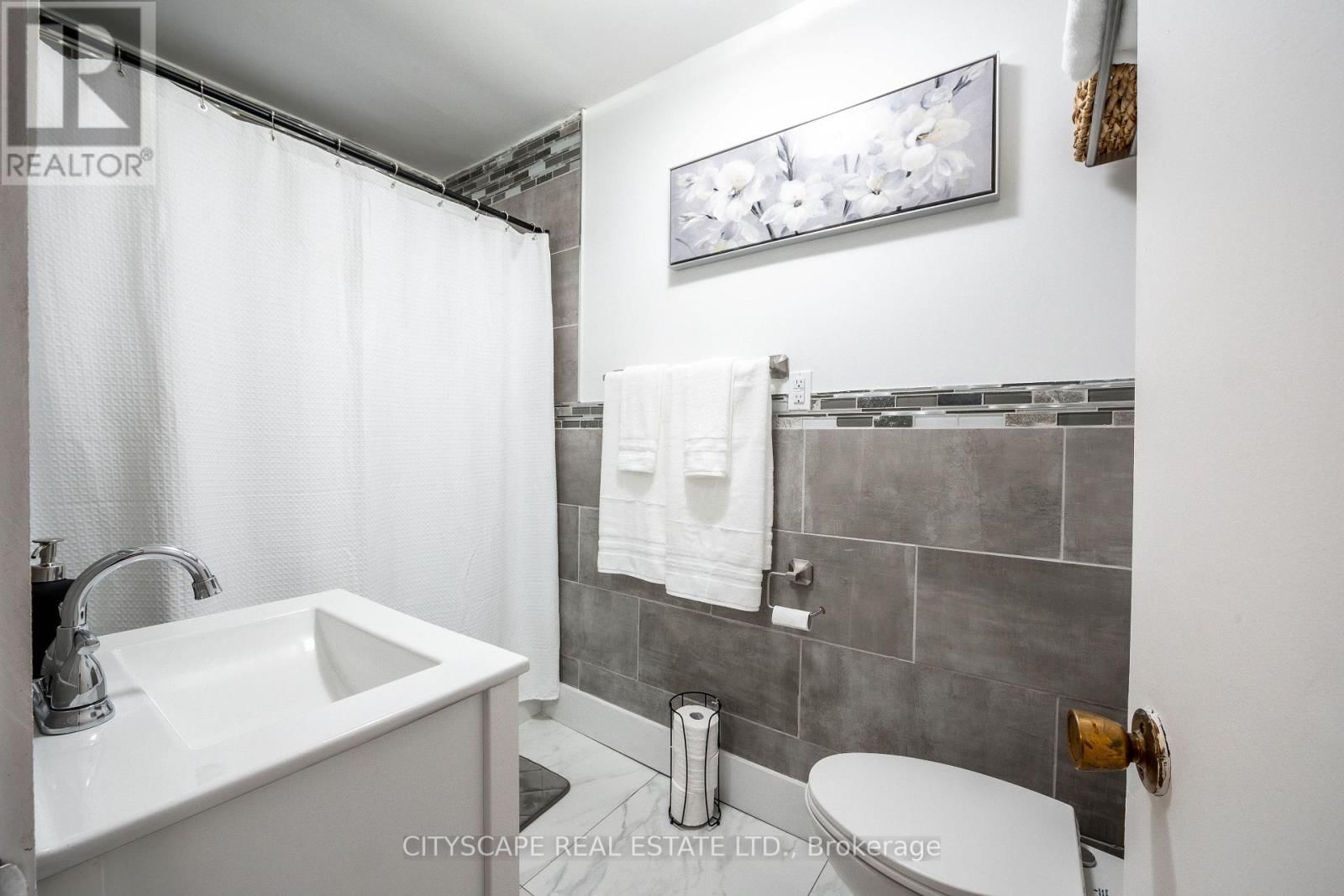 5073 KITCHENER STREET Image 17