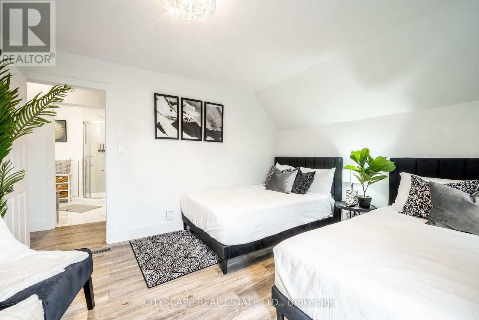 5073 KITCHENER STREET Image 21