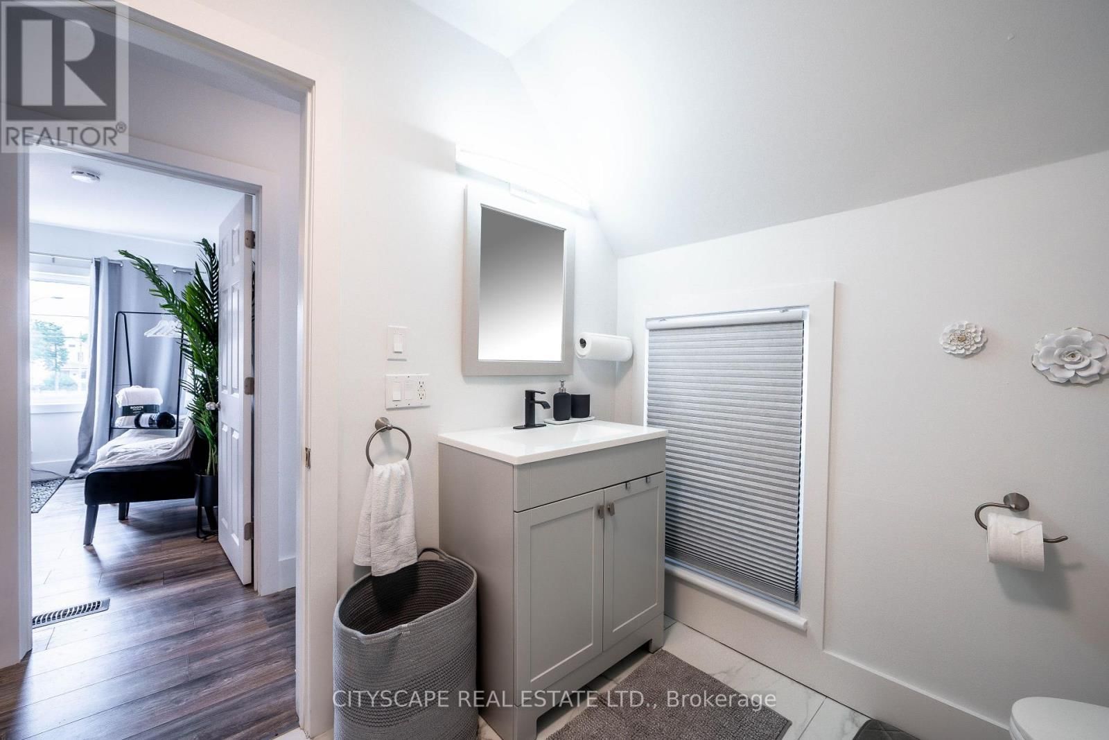 5073 KITCHENER STREET Image 24