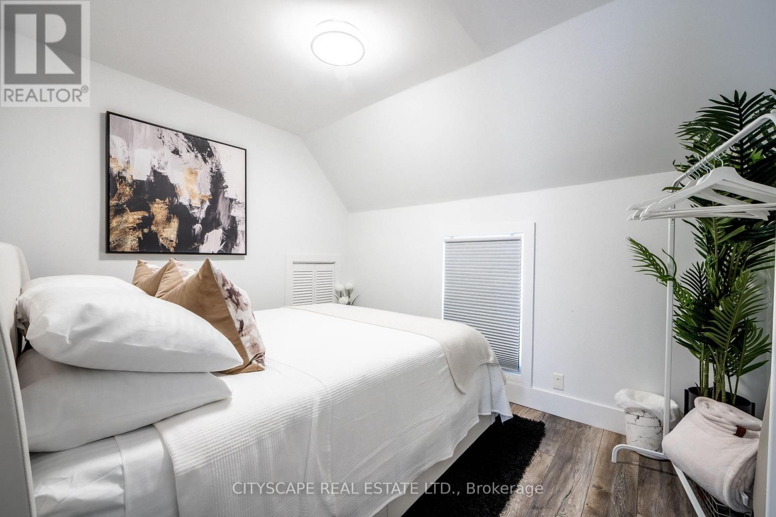 5073 KITCHENER STREET Image 25