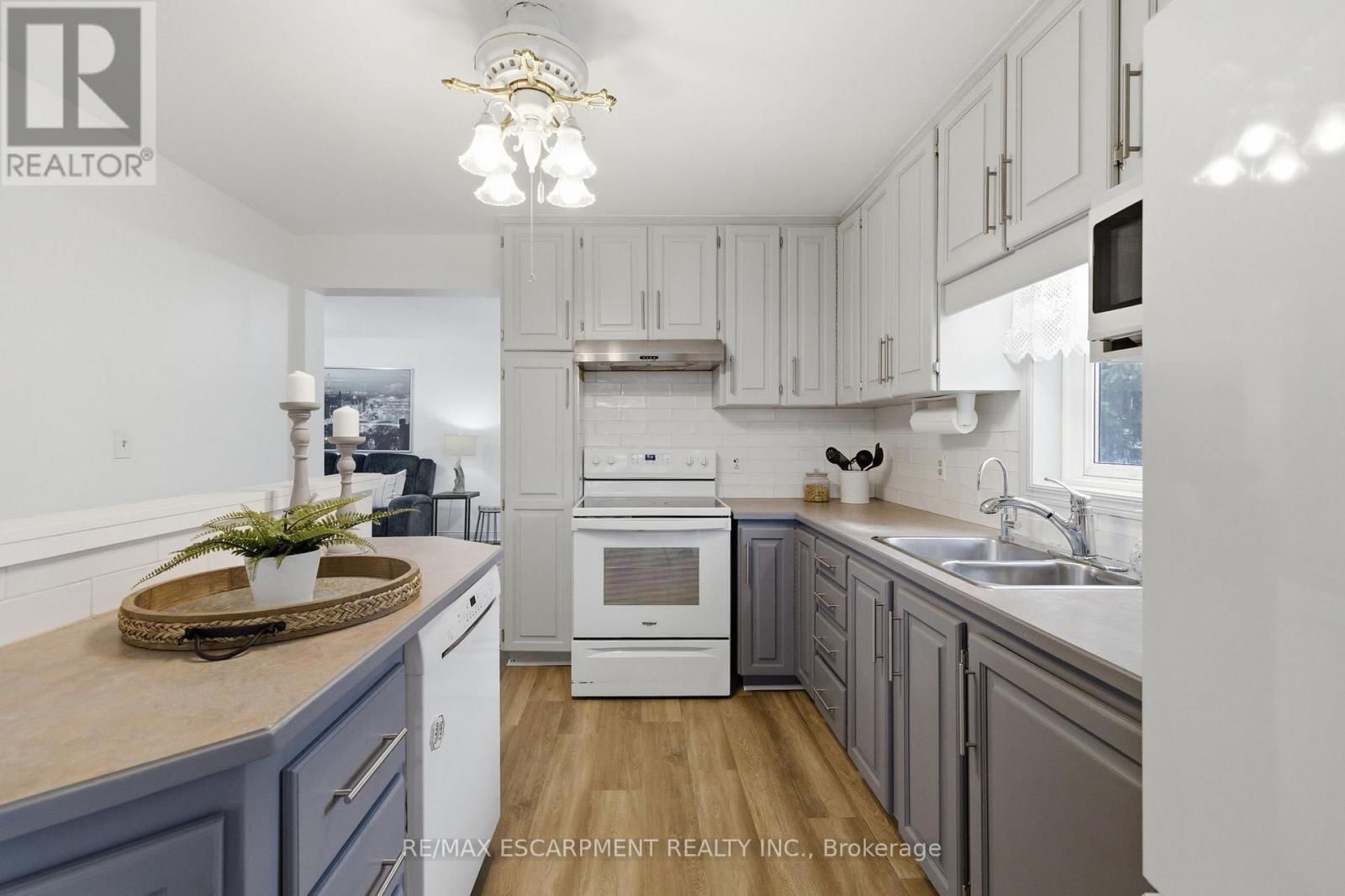 138 GLENHOLME AVENUE Image 4