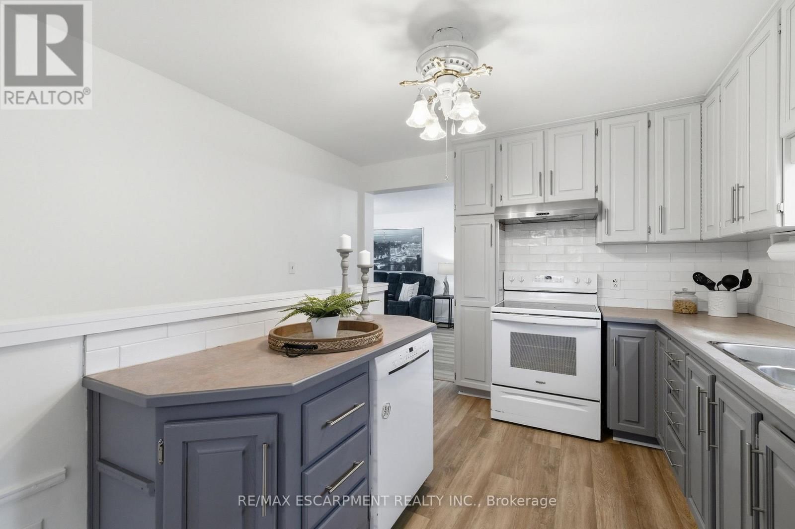 138 GLENHOLME AVENUE Image 7