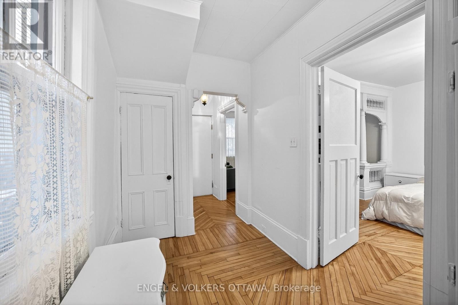 86 BRUYERE STREET Image 12