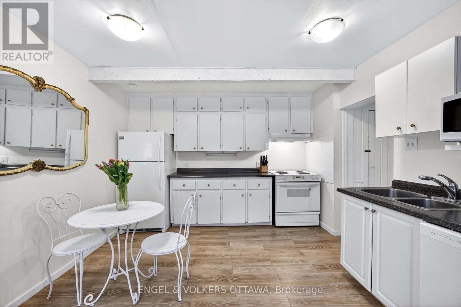 86 BRUYERE STREET Image 19