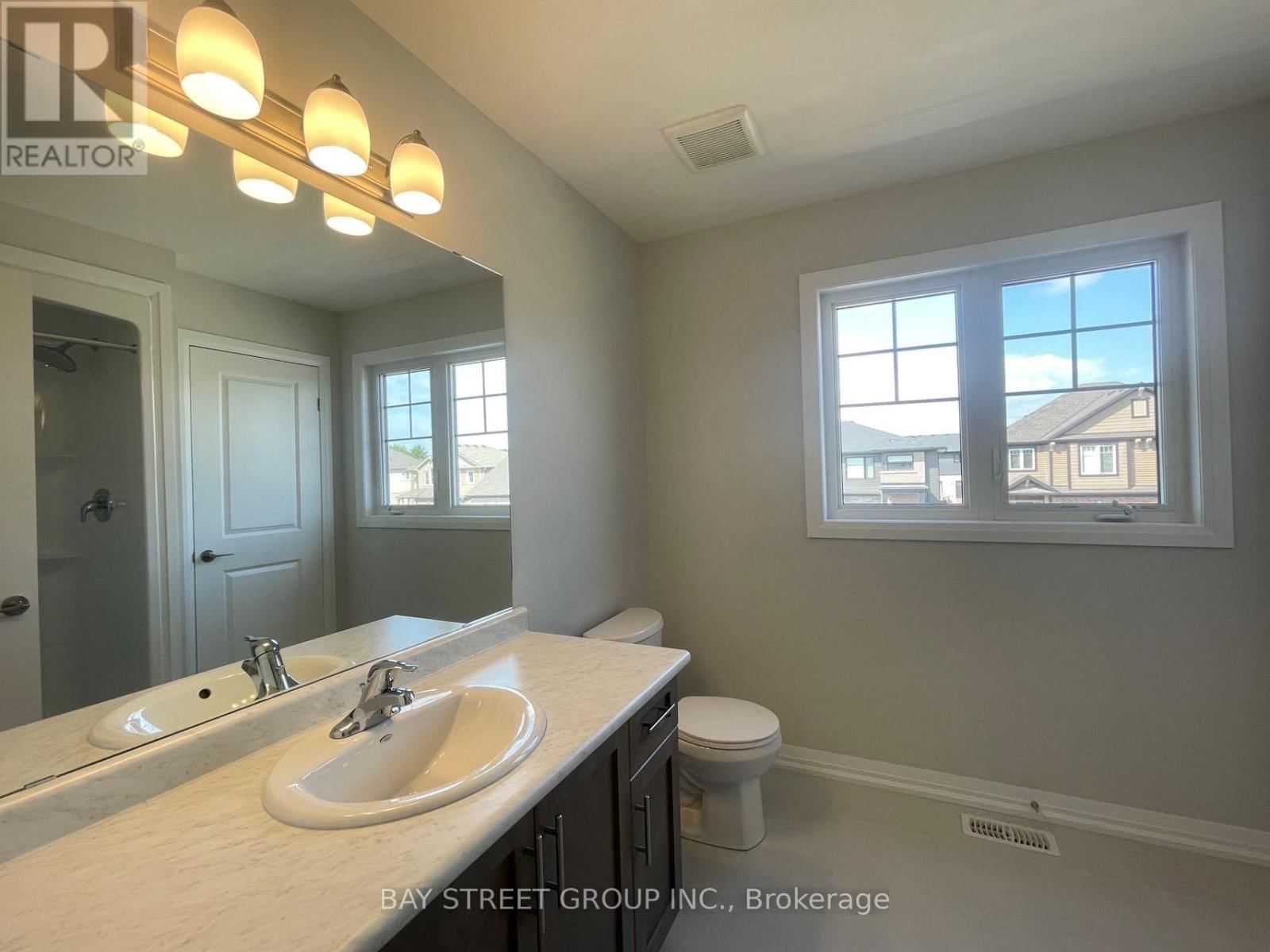 9348 WHITE OAK AVENUE Image 16