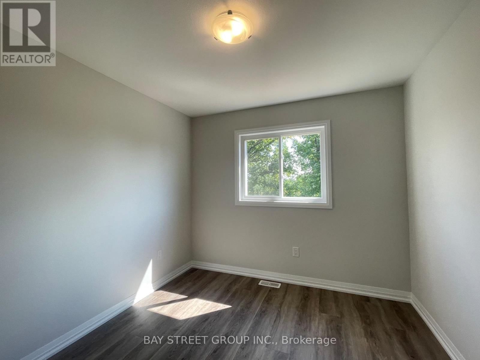 9348 WHITE OAK AVENUE Image 18