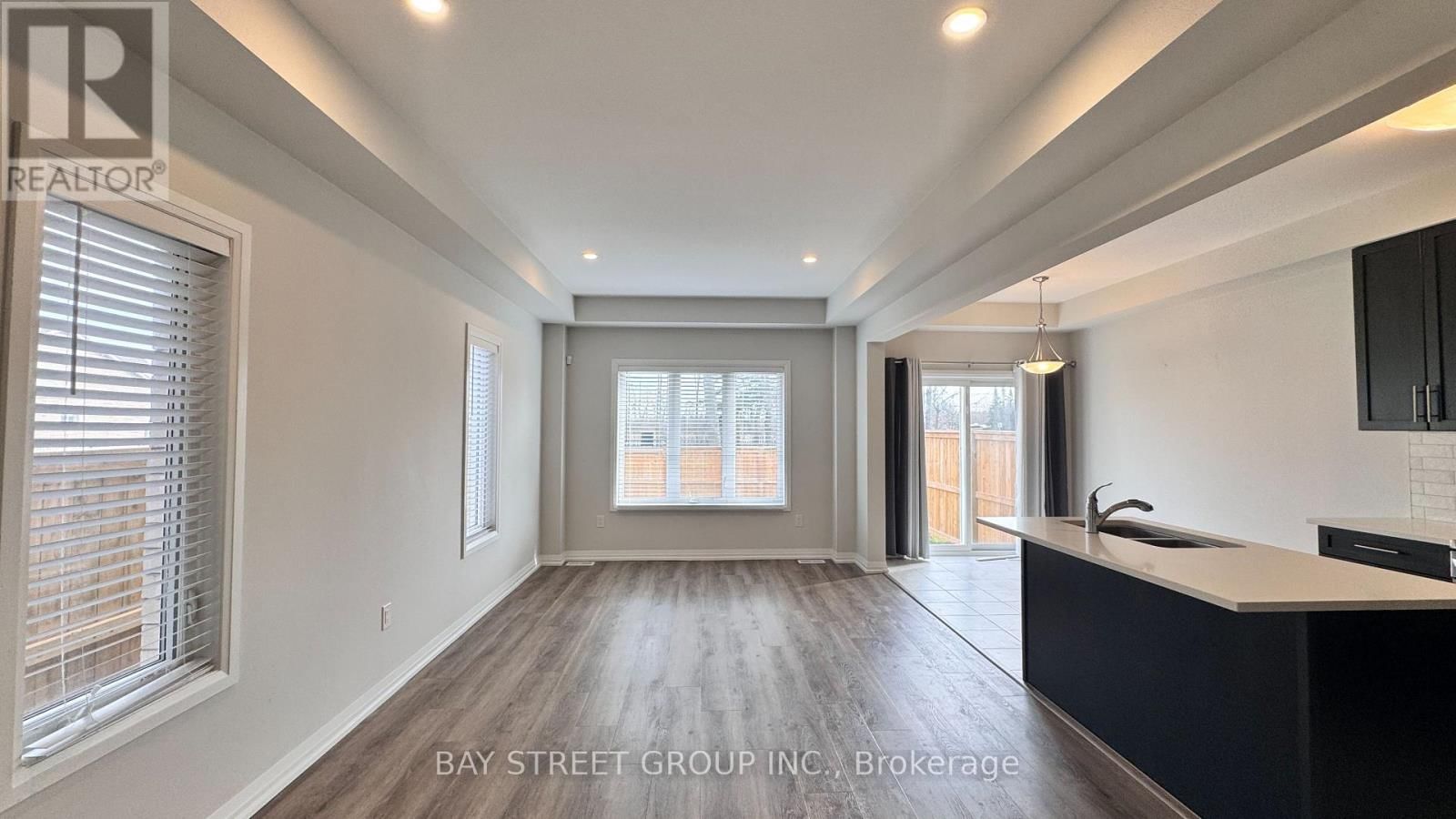 9348 WHITE OAK AVENUE Image 4